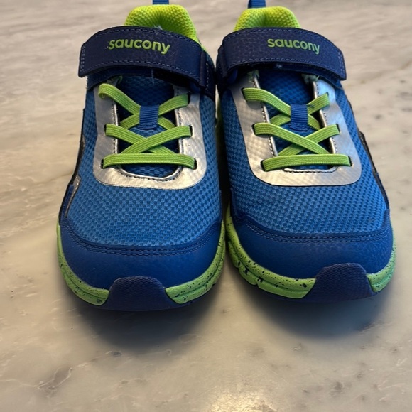 Saucony Blue and Green Sneakers with Vibrant Design - Picture 4 of 5
